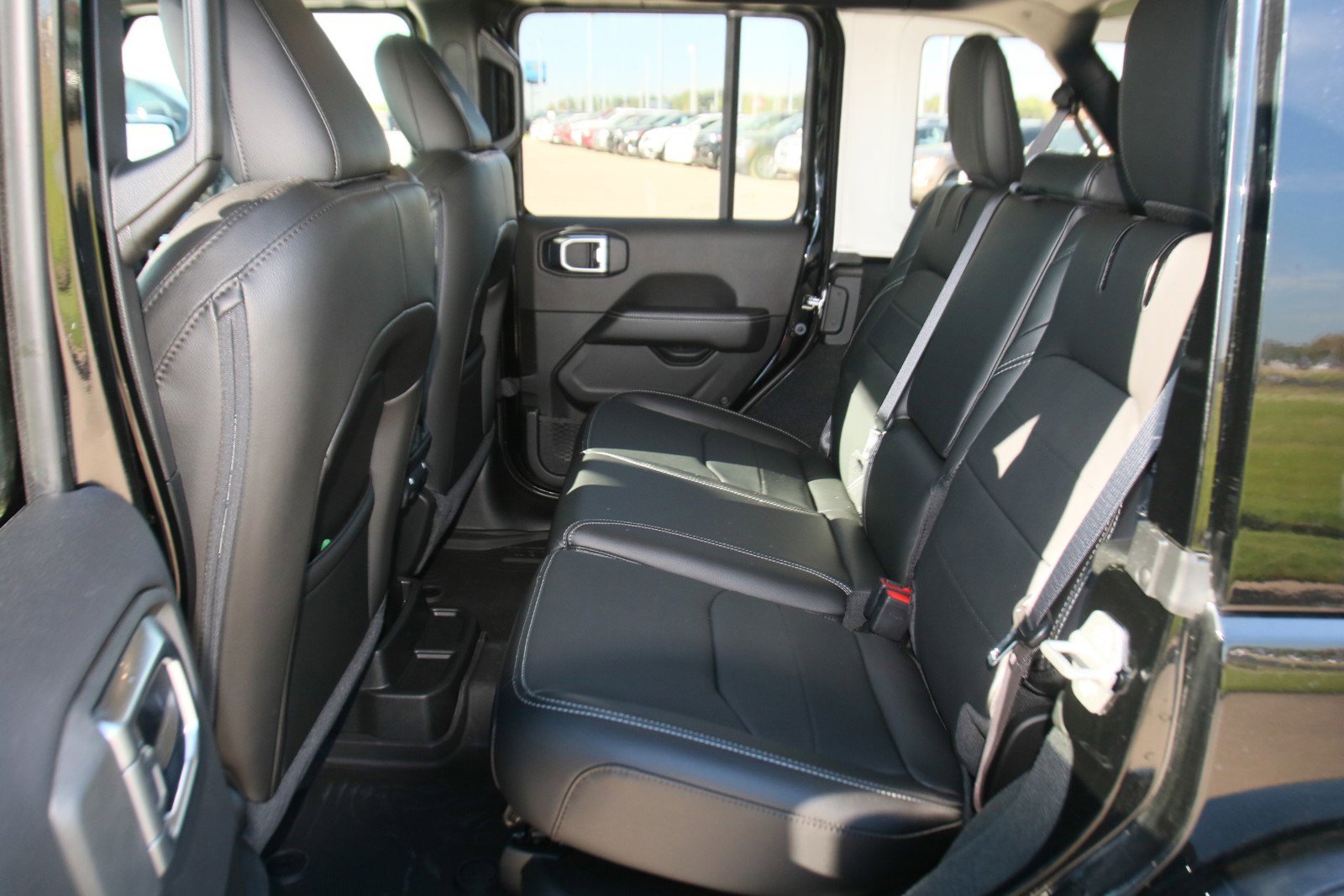 New 2023 Jeep Wrangler Sahara w/ Cold Weather Group image 16