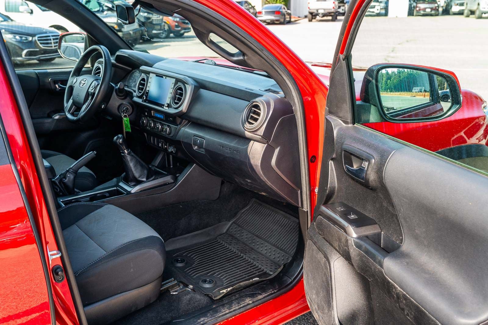 Used 2021 Toyota Tacoma TRD Off-Road AWD/4WD image 11