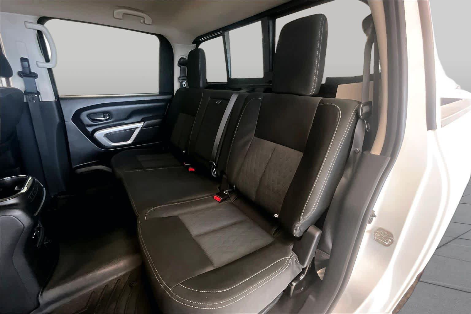 Used 2018 Nissan Titan SV w/ SV Convenience Package AWD/4WD image 18