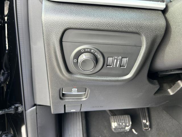 New 2025 Jeep Grand Cherokee Altitude image 18