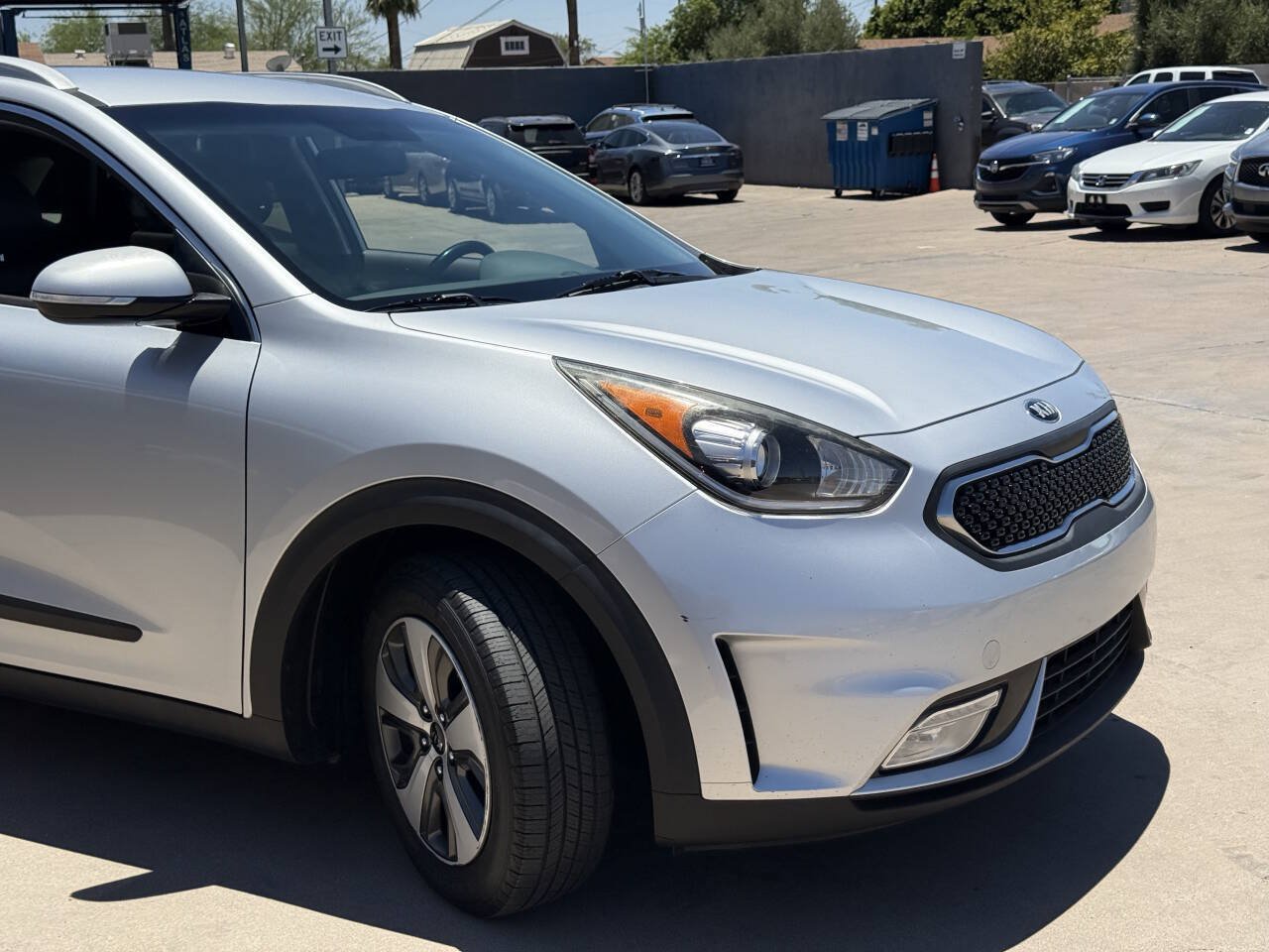 Used 2017 Kia Niro EX FWD image 8
