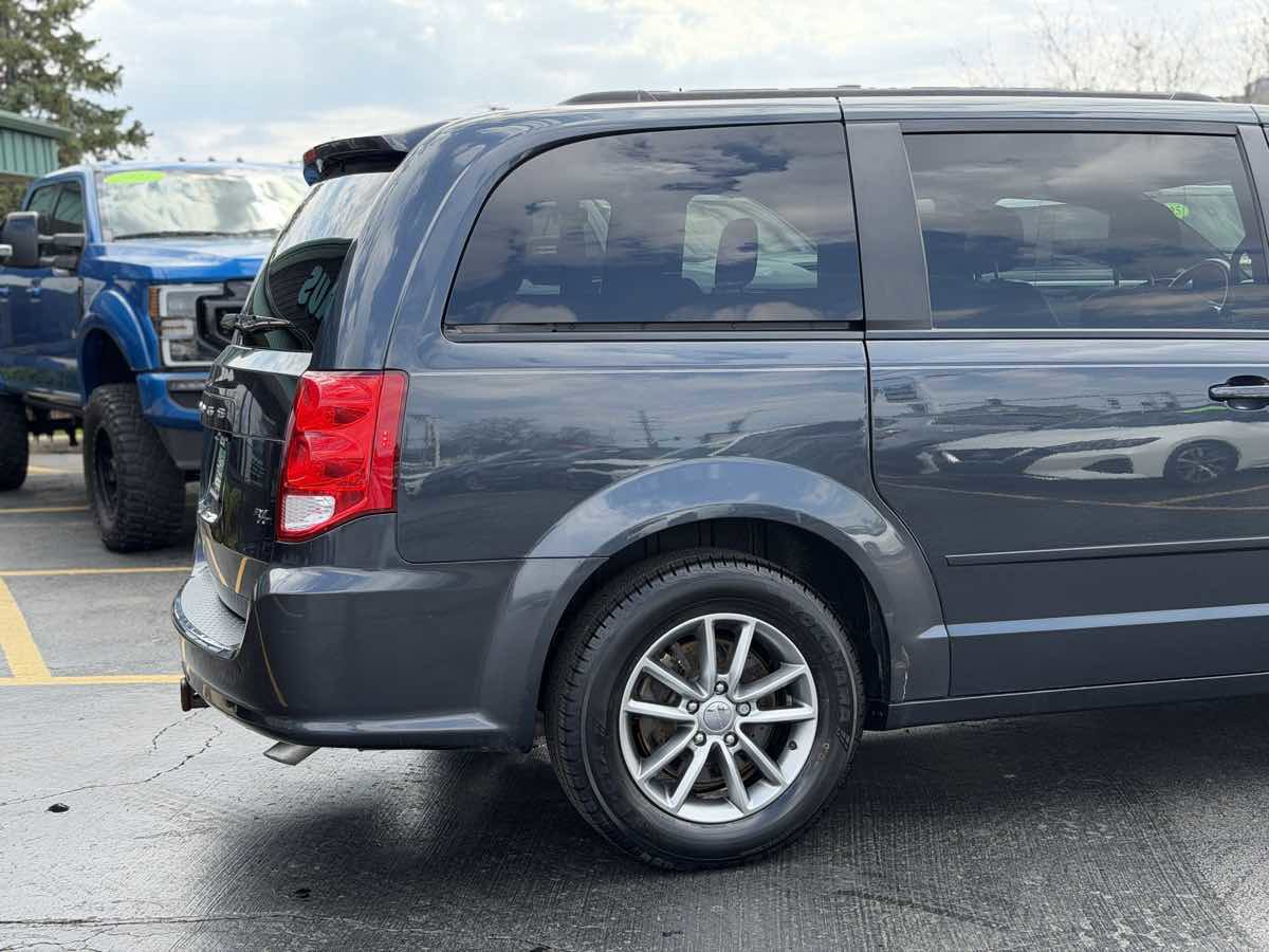 Used 2014 Dodge Grand Caravan R/T w/ Safety Sphere Group FWD image 17