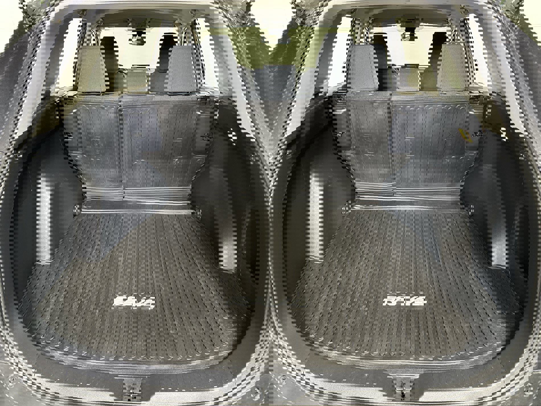 Used 2021 Toyota RAV4 LE image 63