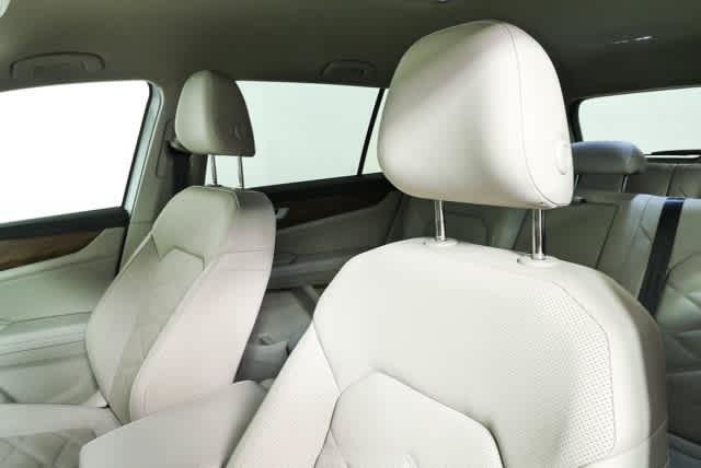 Certified 2025 Volkswagen Atlas SE FWD image 8