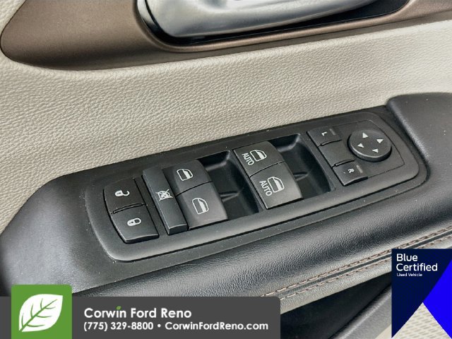Used 2017 Chrysler Pacifica Touring-L FWD image 20