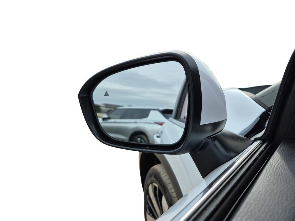 New 2026 Mitsubishi Outlander SE image 18