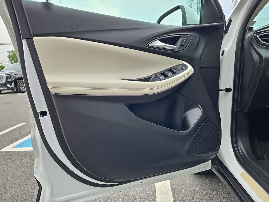Used 2021 Buick Encore GX Preferred w/ Cold Weather Comfort Package FWD image 11