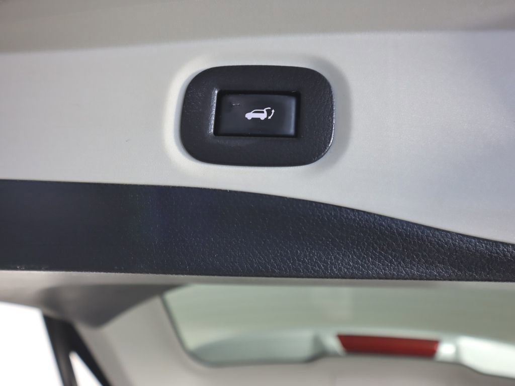 Used 2018 Nissan Rogue SV AWD/4WD image 22