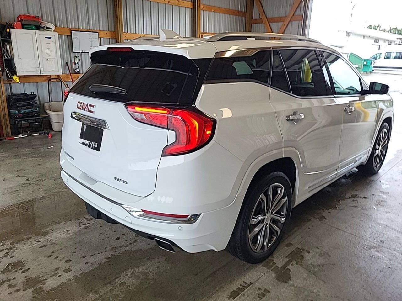 Used 2019 GMC Terrain Denali w/ GMC Pro Grade Package AWD/4WD image 5