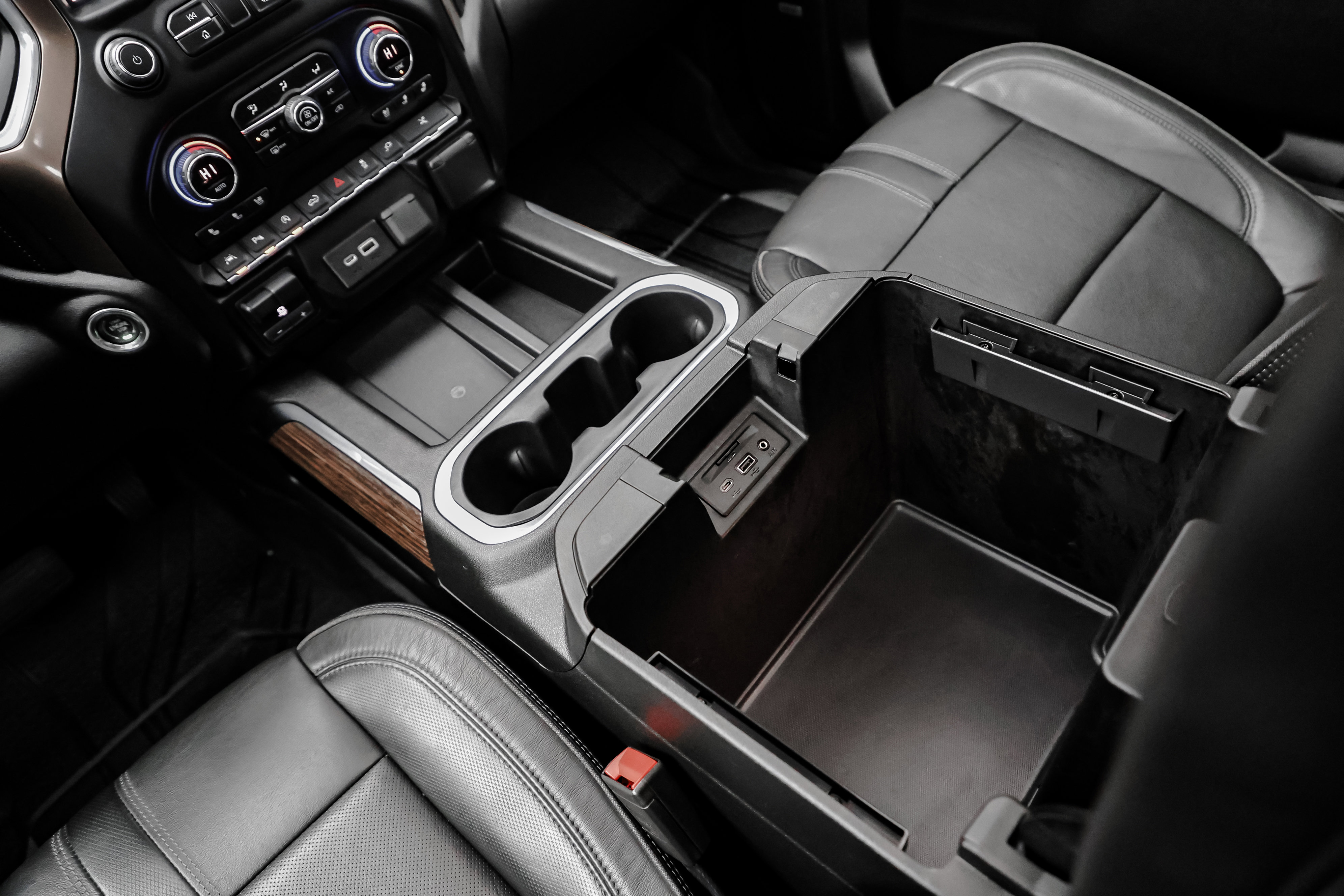 Used 2019 Chevrolet Silverado 1500 High Country w/ Technology Package image 32