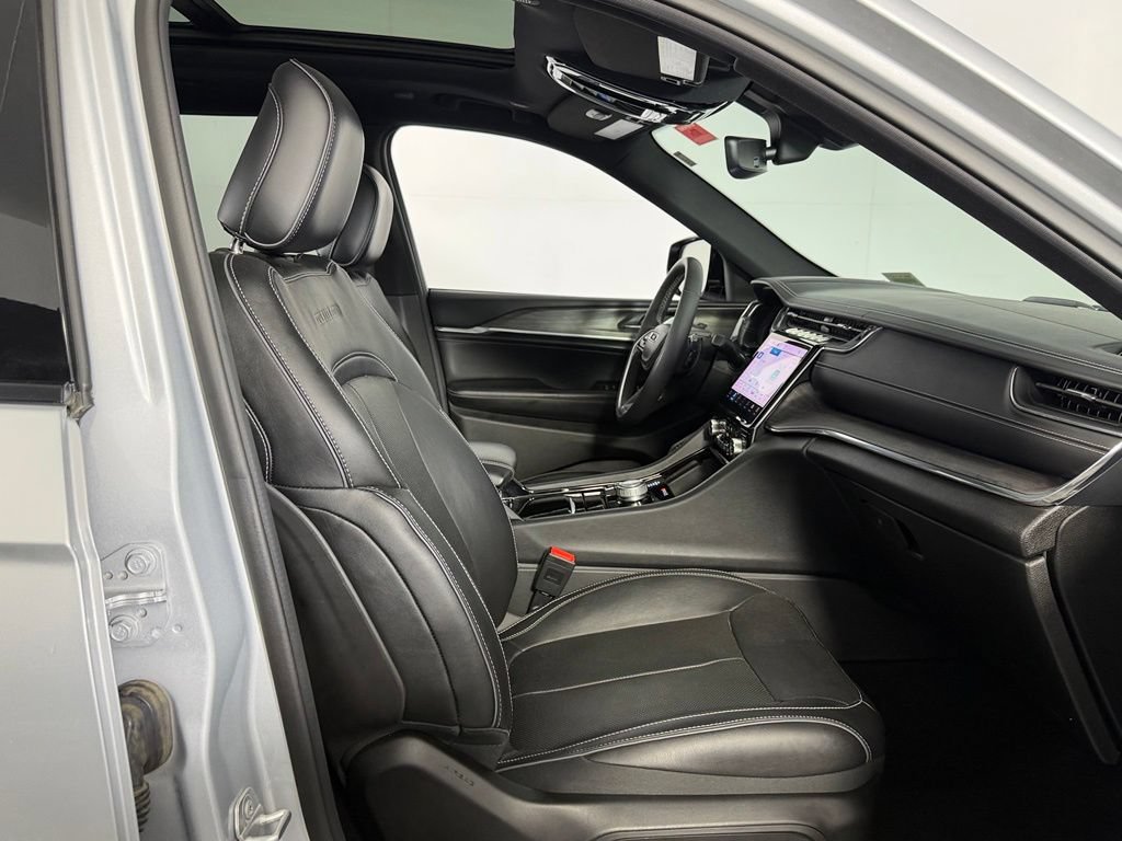 Used 2023 Jeep Grand Cherokee Overland AWD/4WD image 20