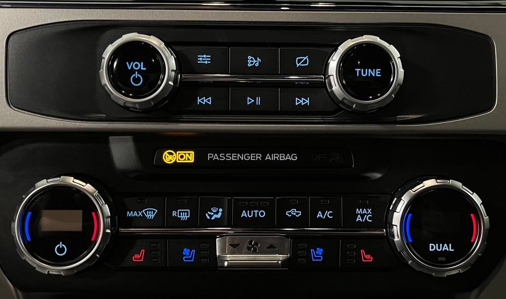 Used 2022 Ford F350 Lariat w/ Lariat Value Package AWD/4WD image 39