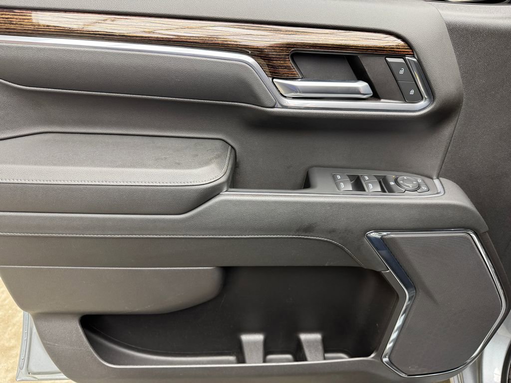 Used 2024 GMC Sierra 1500 Elevation image 10