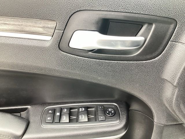 Used 2019 Chrysler 300 Touring w/ Sport Appearance Package image 11