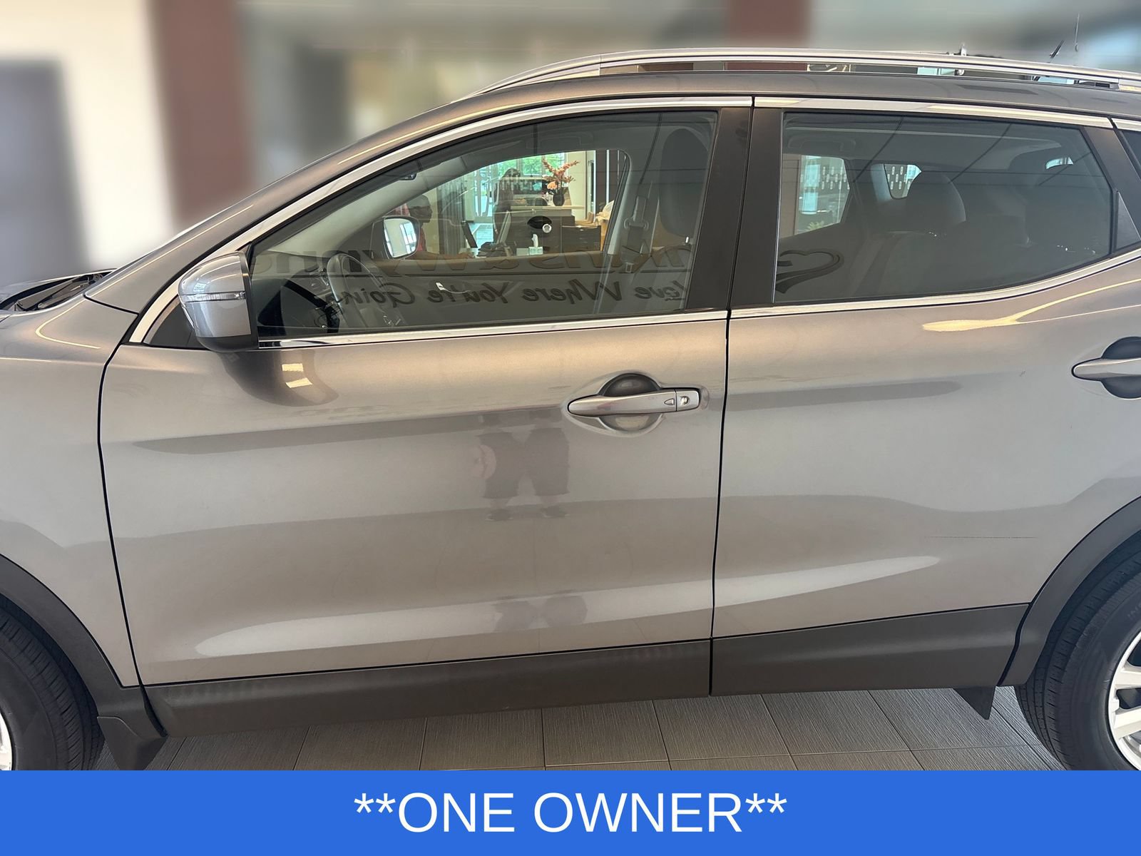 Used 2022 Nissan Rogue Sport SV FWD image 2
