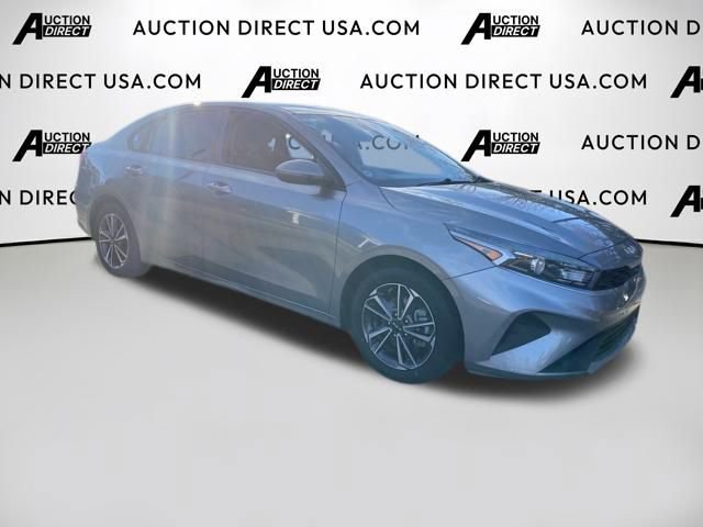 Used 2022 Kia Forte LXS w/ LXS Technology Package image 2