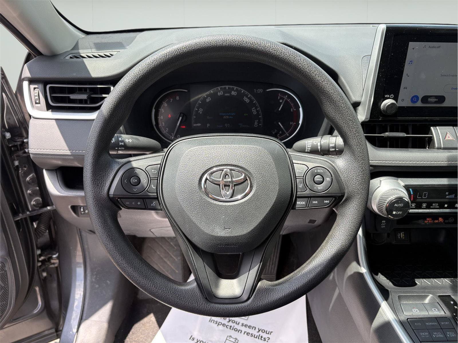 Used 2025 Toyota RAV4 XLE AWD/4WD image 15