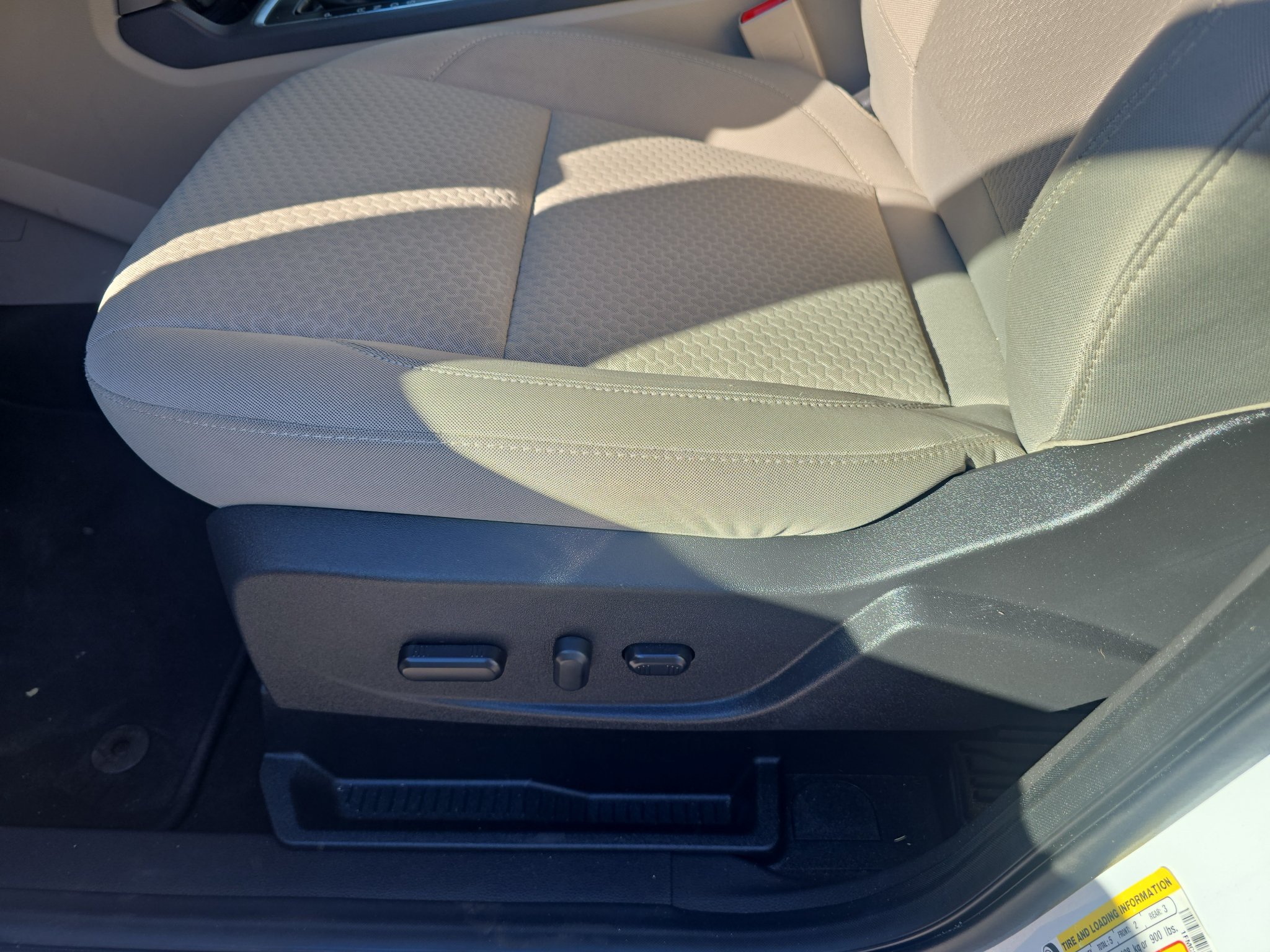 Used 2018 Ford Escape SE w/ Ford Safe & Smart Package FWD image 13