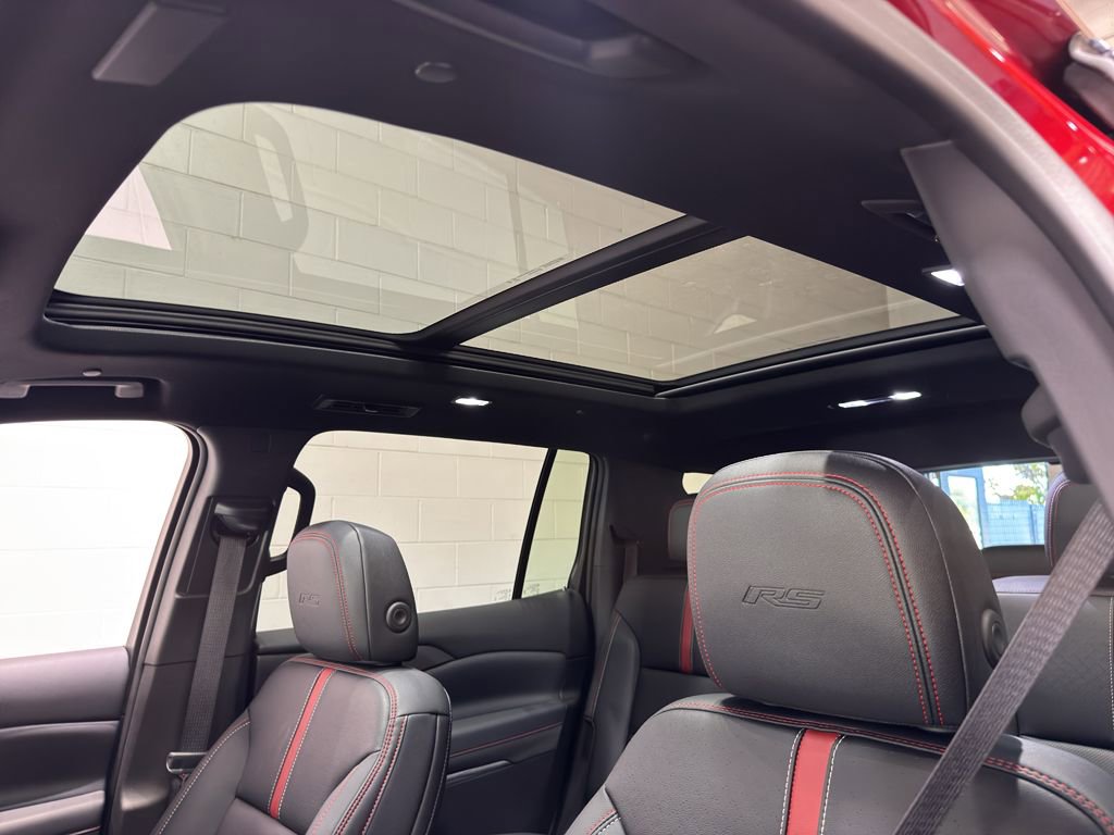 Used 2025 Chevrolet Traverse RS image 41
