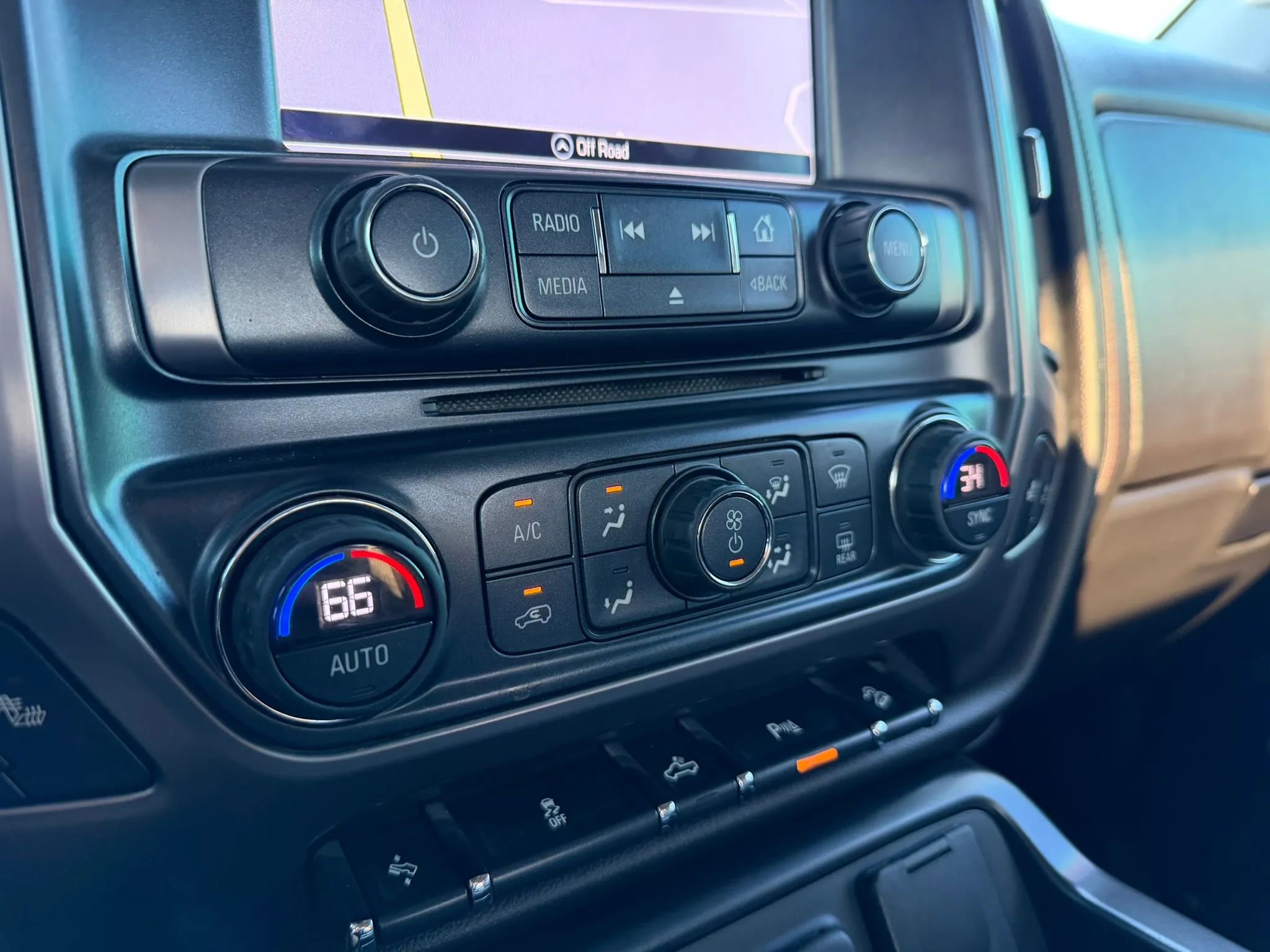 Used 2017 GMC Sierra 2500 SLT w/ All Terrain HD Package image 13