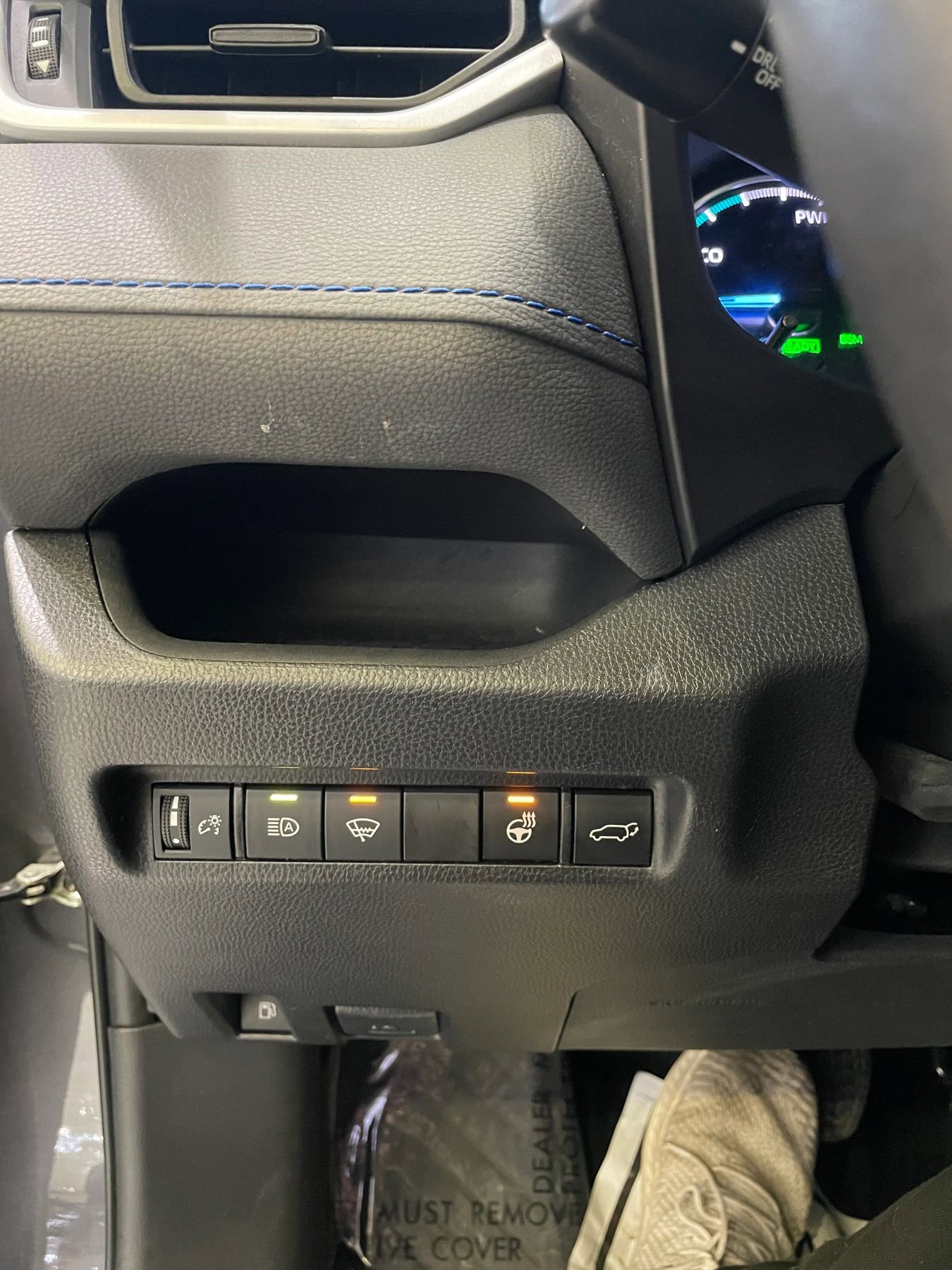 Used 2022 Toyota RAV4 SE w/ Convenience Package image 13