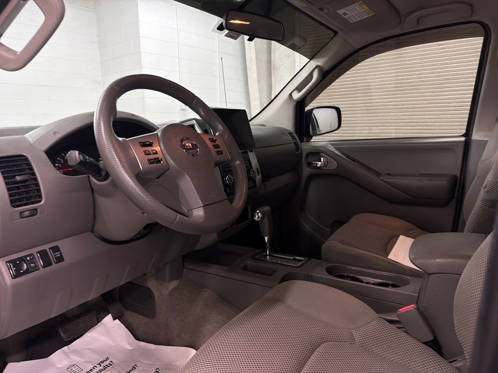 Used 2014 Nissan Frontier SV image 4