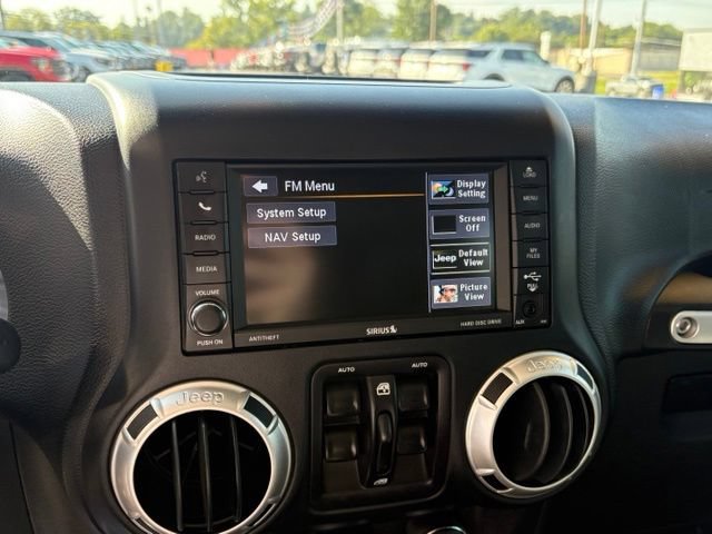 Used 2018 Jeep Wrangler Unlimited Rubicon w/ Cold Weather Group AWD/4WD image 16