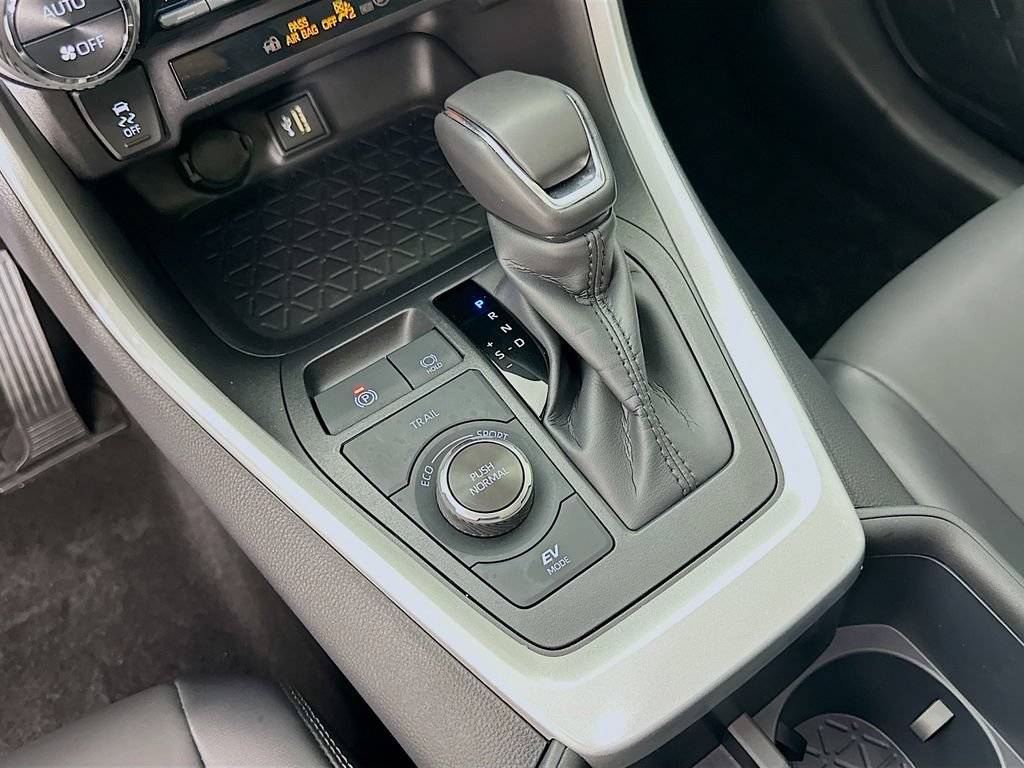 Certified 2025 Toyota RAV4 XLE Premium AWD/4WD image 16