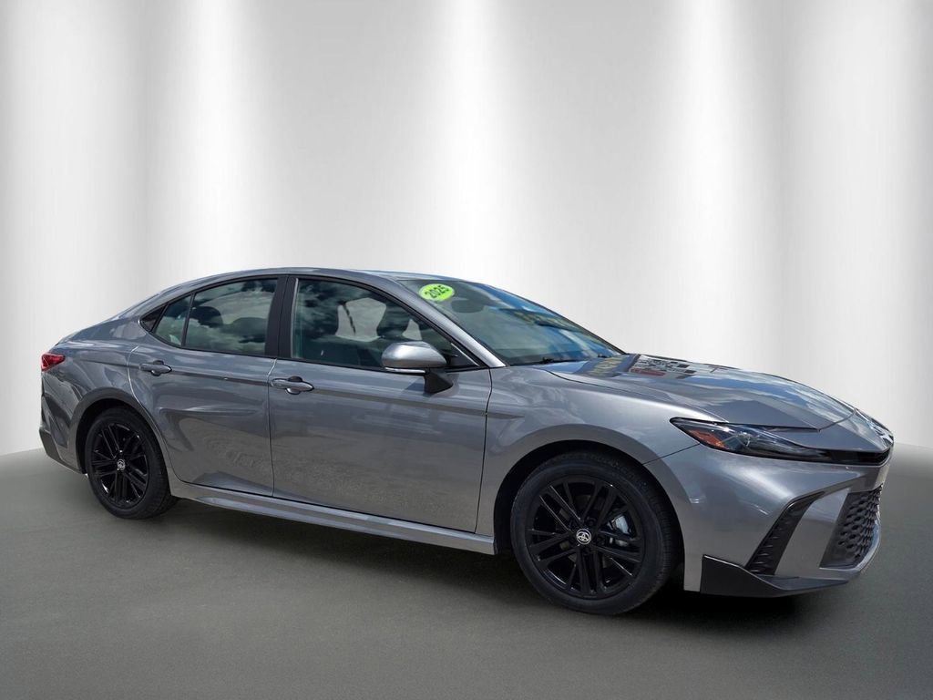 Used 2025 Toyota Camry SE FWD image 2