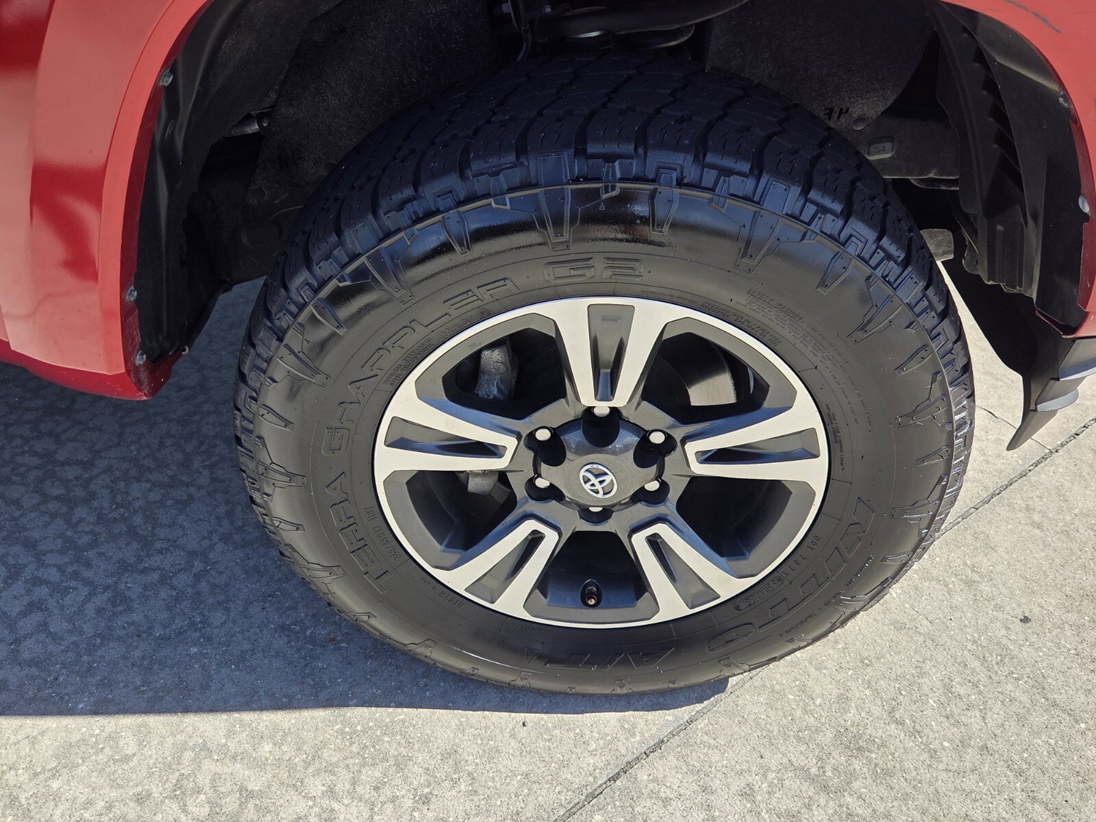 Used 2018 Toyota Tacoma TRD Sport image 12