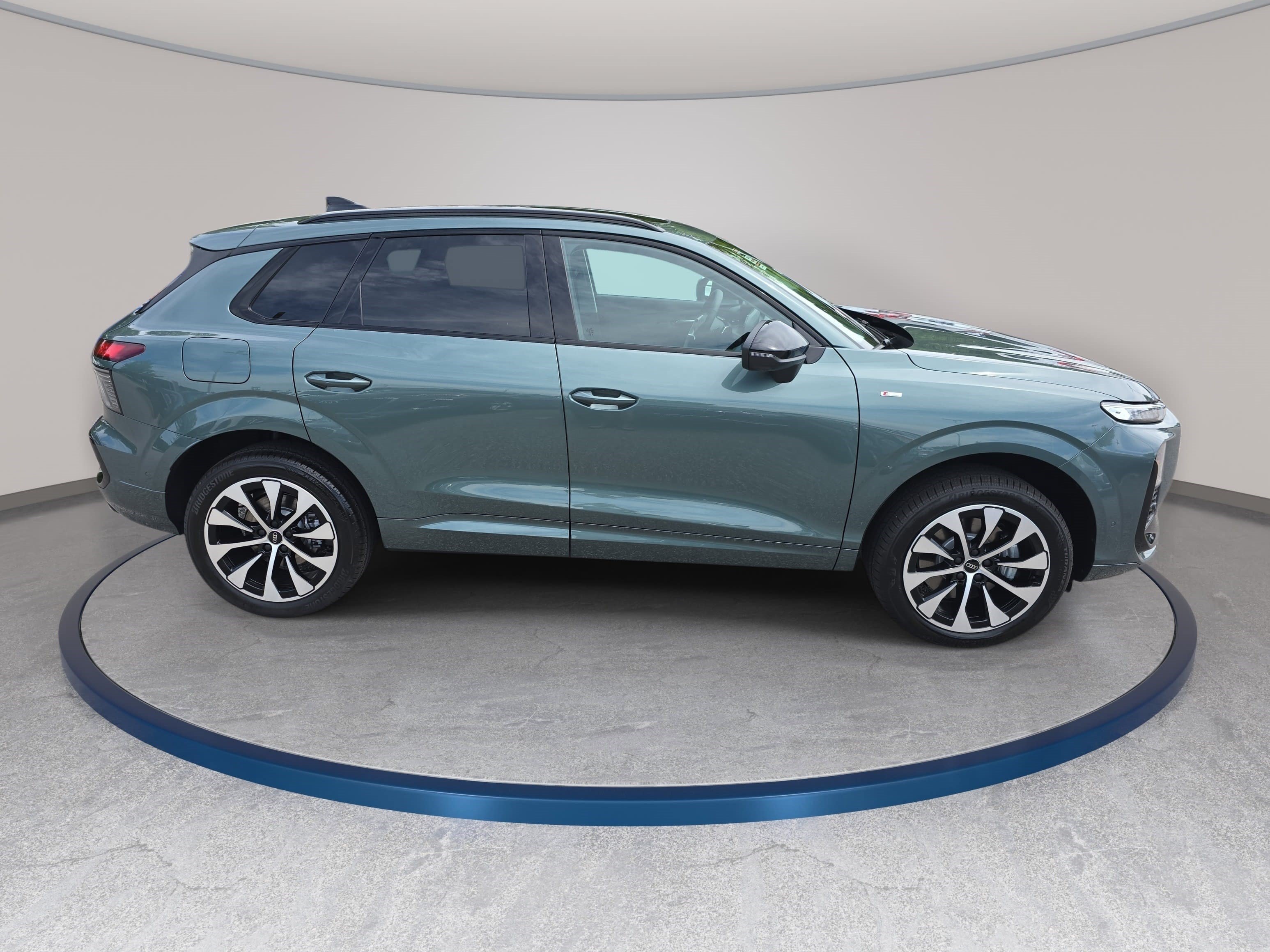 New 2026 Audi Q3 quattro 2.0T AWD/4WD image 4