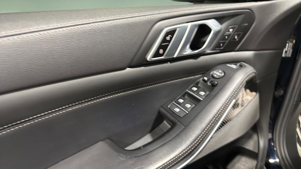 Used 2022 BMW X5 M50i w/ Executive Package image 10