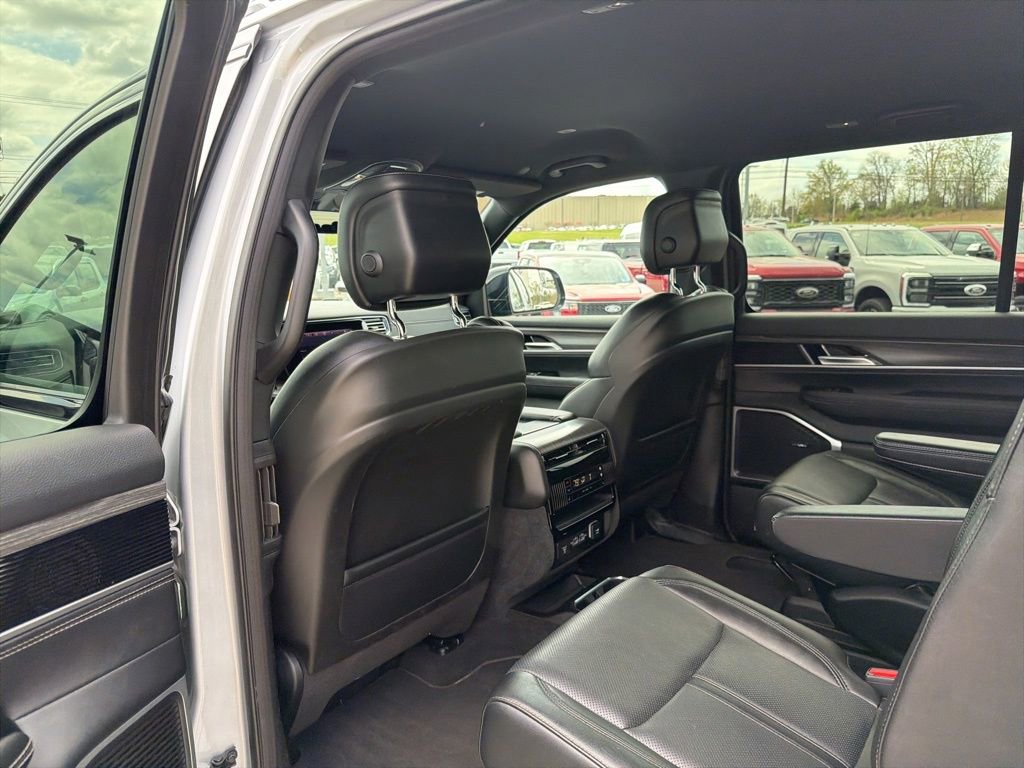 Used 2024 Jeep Wagoneer Series II AWD/4WD image 15