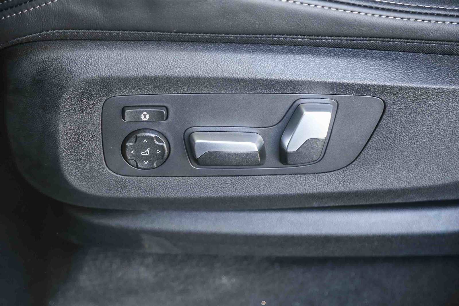 New 2026 BMW X5 xDrive40i w/ M Sport Package image 18