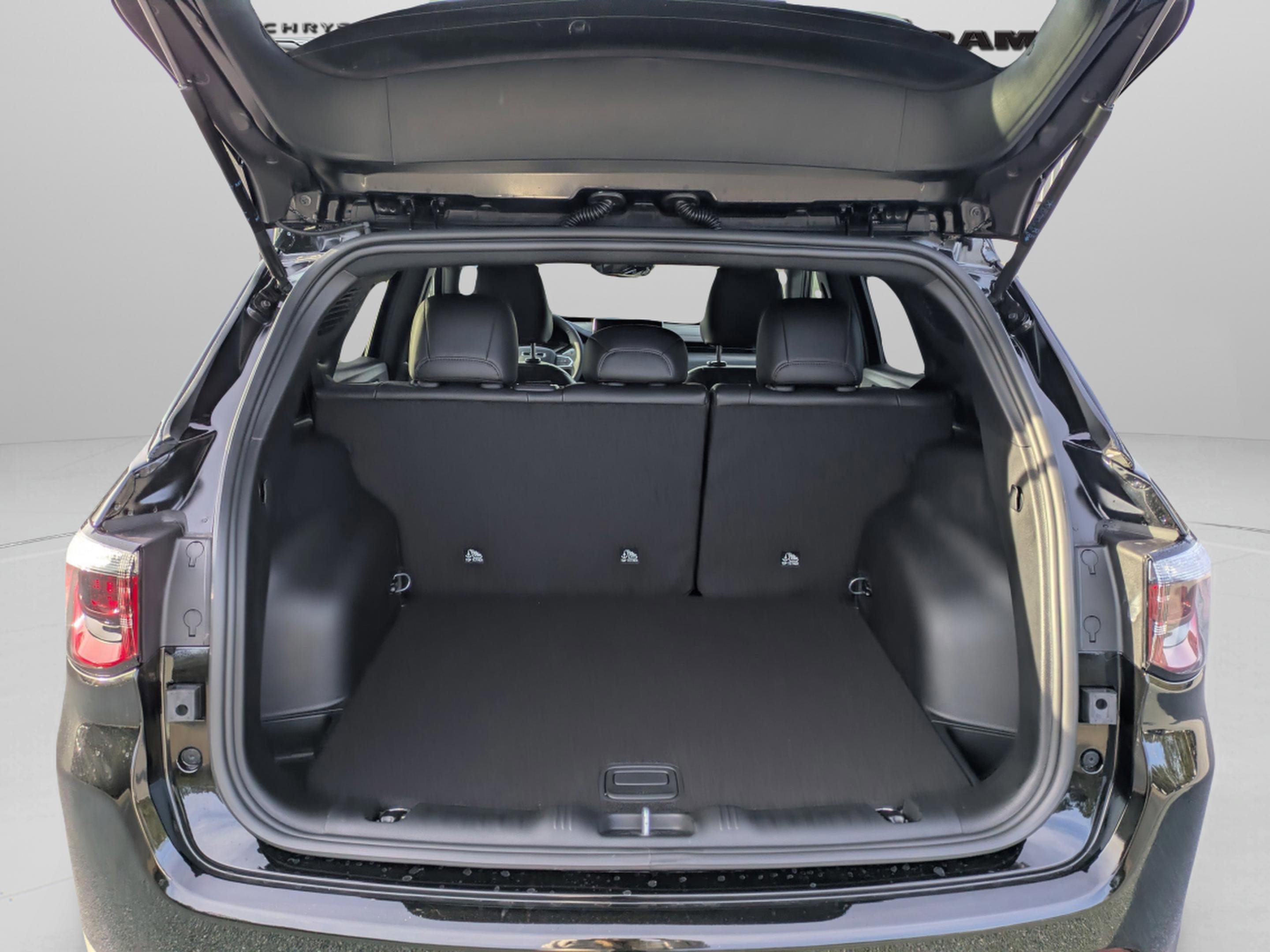 New 2026 Jeep Compass Latitude image 9