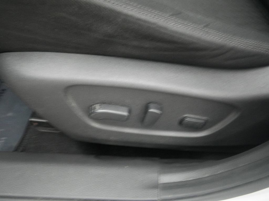 Used 2020 Nissan Rogue SV w/ Sun & Sound Touring Package image 16