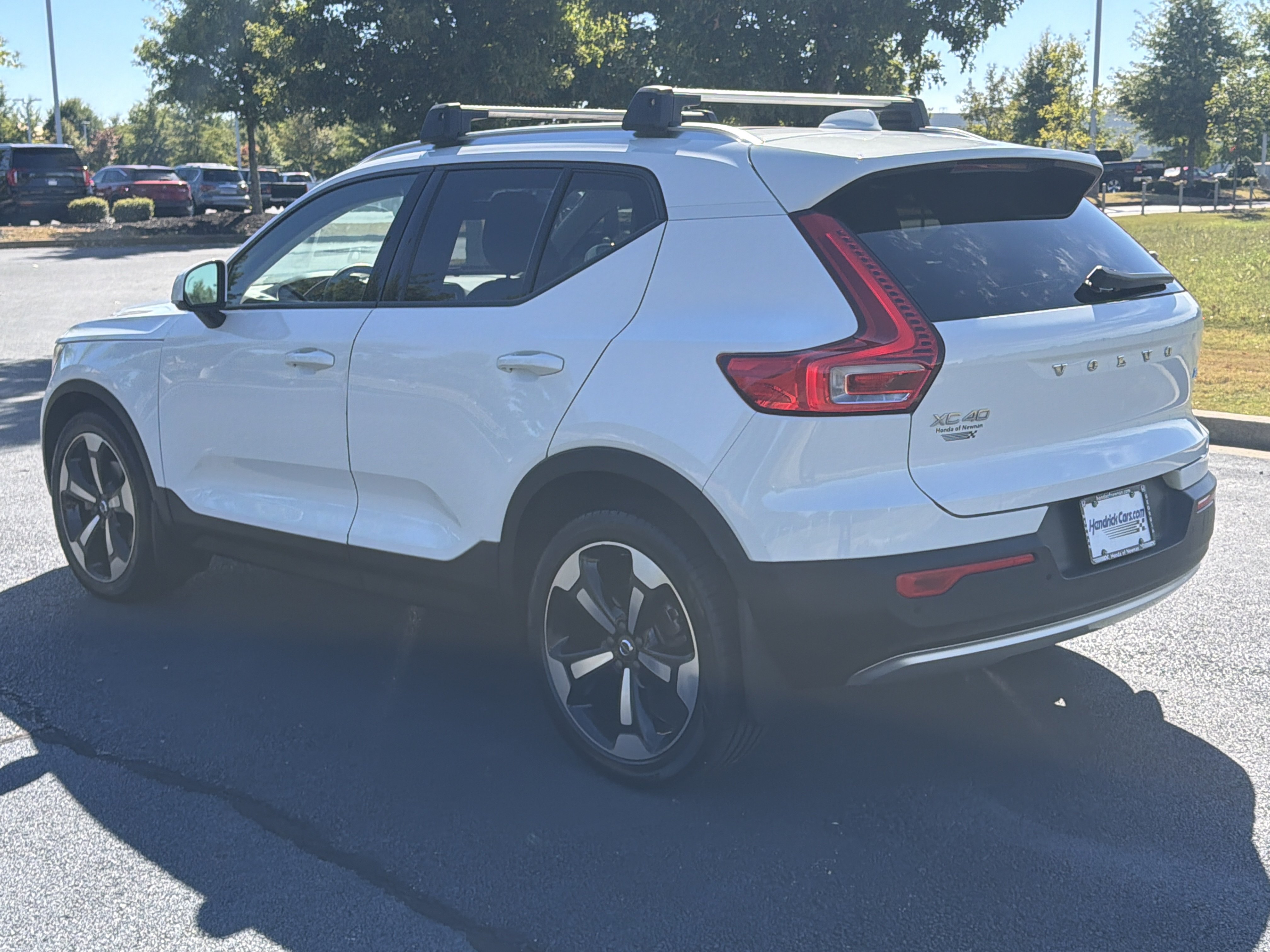 Used 2019 Volvo XC40 T4 Momentum FWD image 7