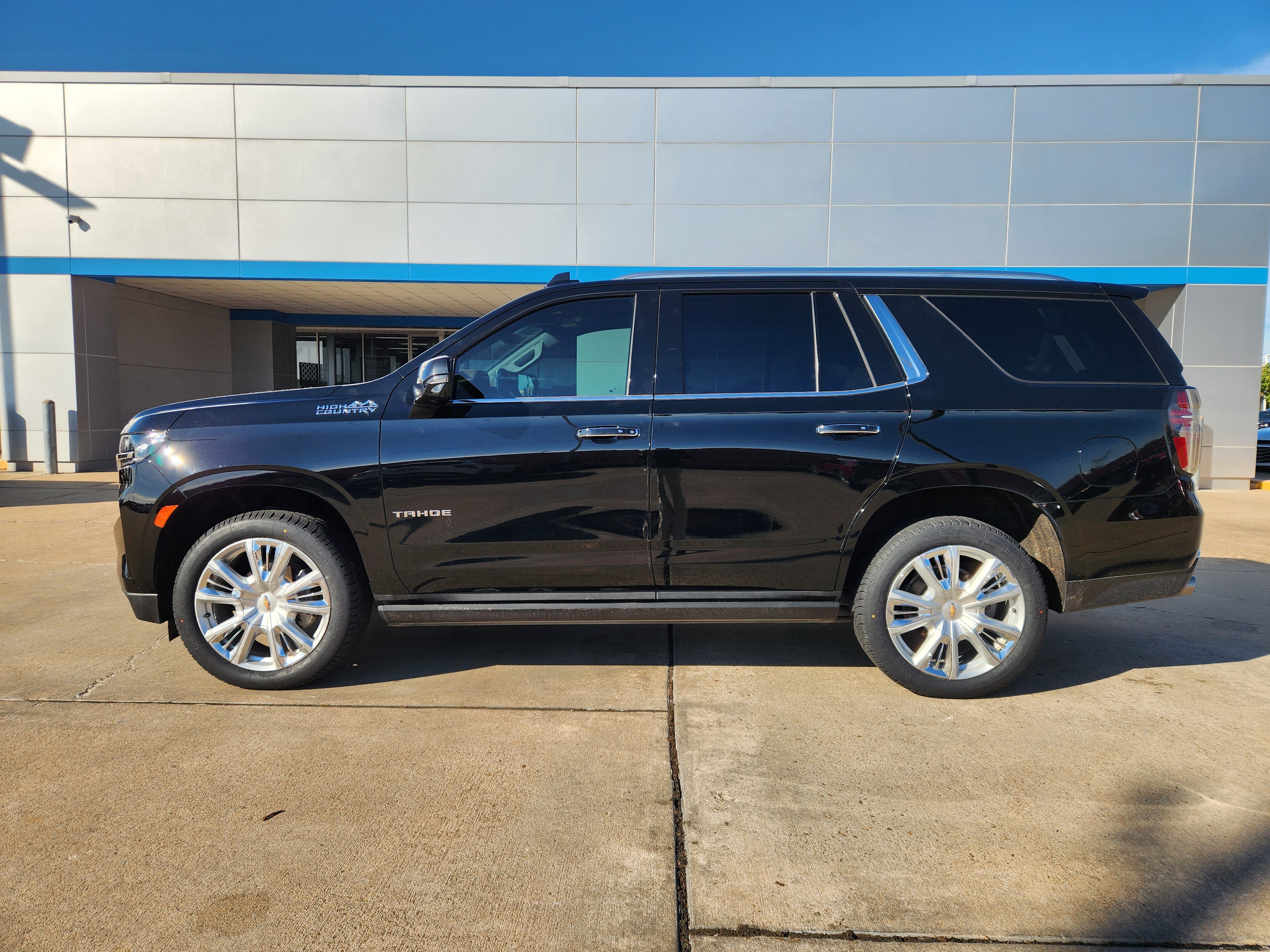 Used 2021 Chevrolet Tahoe High Country w/ Premium Package image 5