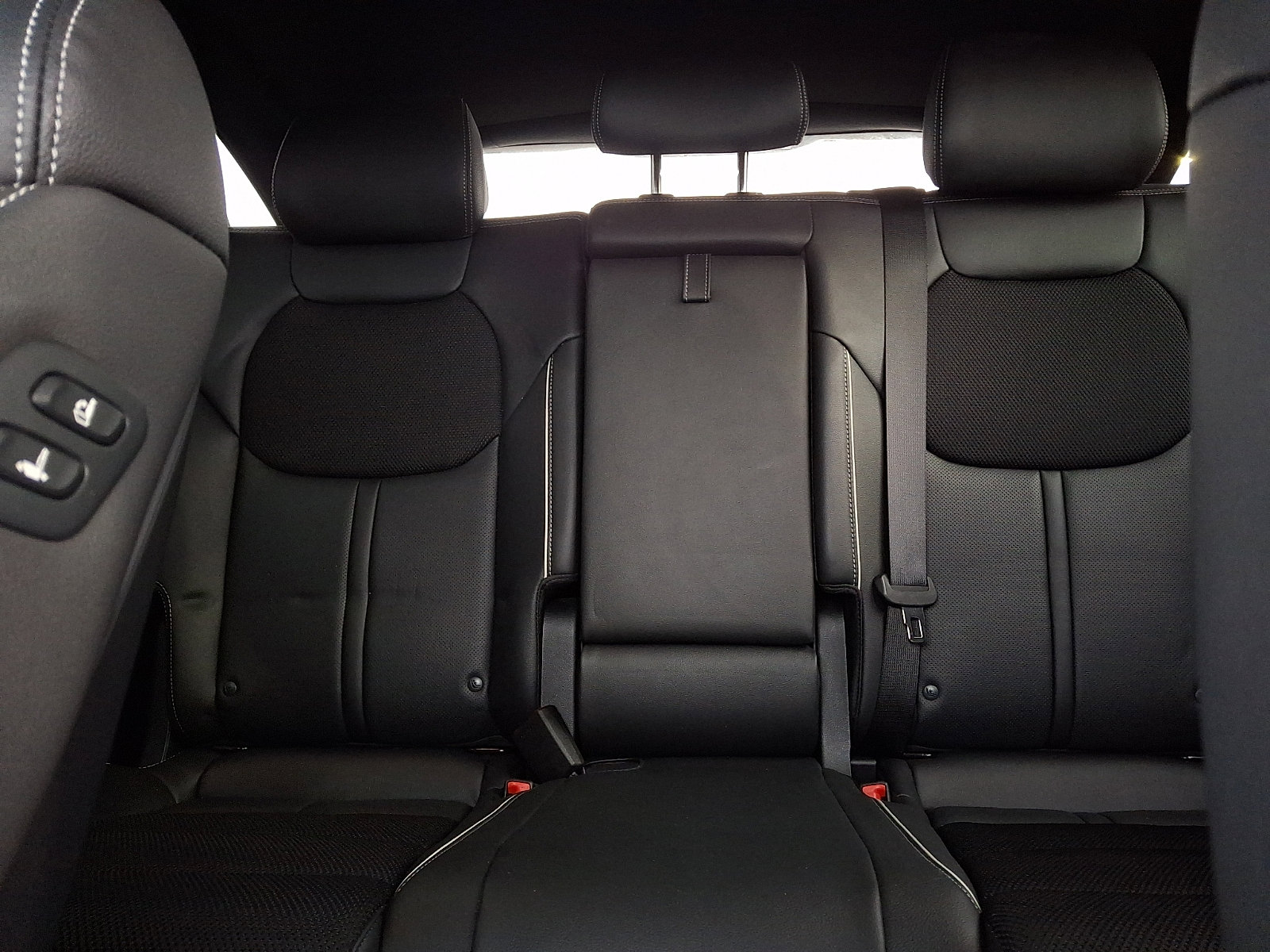 Certified 2023 Genesis GV70 2.5T w/ Sport Prestige Package image 19