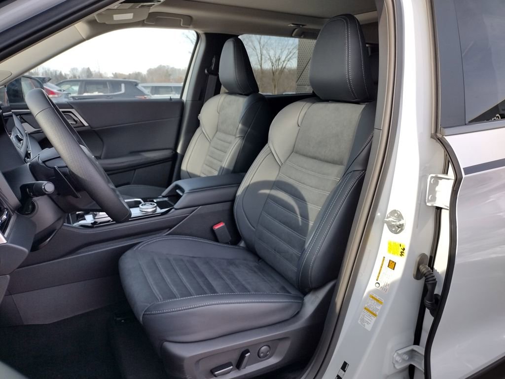 New 2026 Mitsubishi Outlander Trail Edition image 9