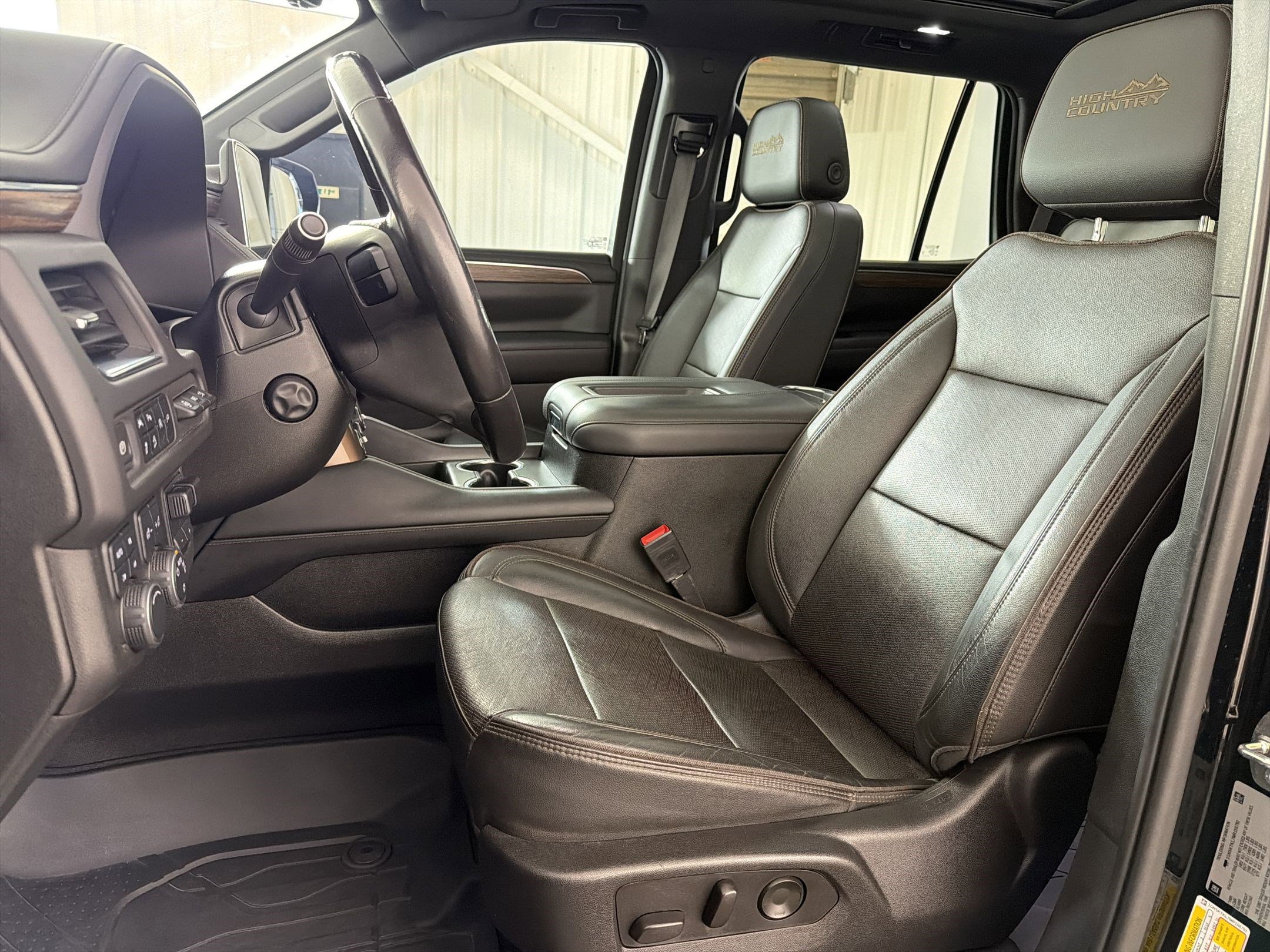 Used 2021 Chevrolet Tahoe High Country w/ Premium Package AWD/4WD image 5