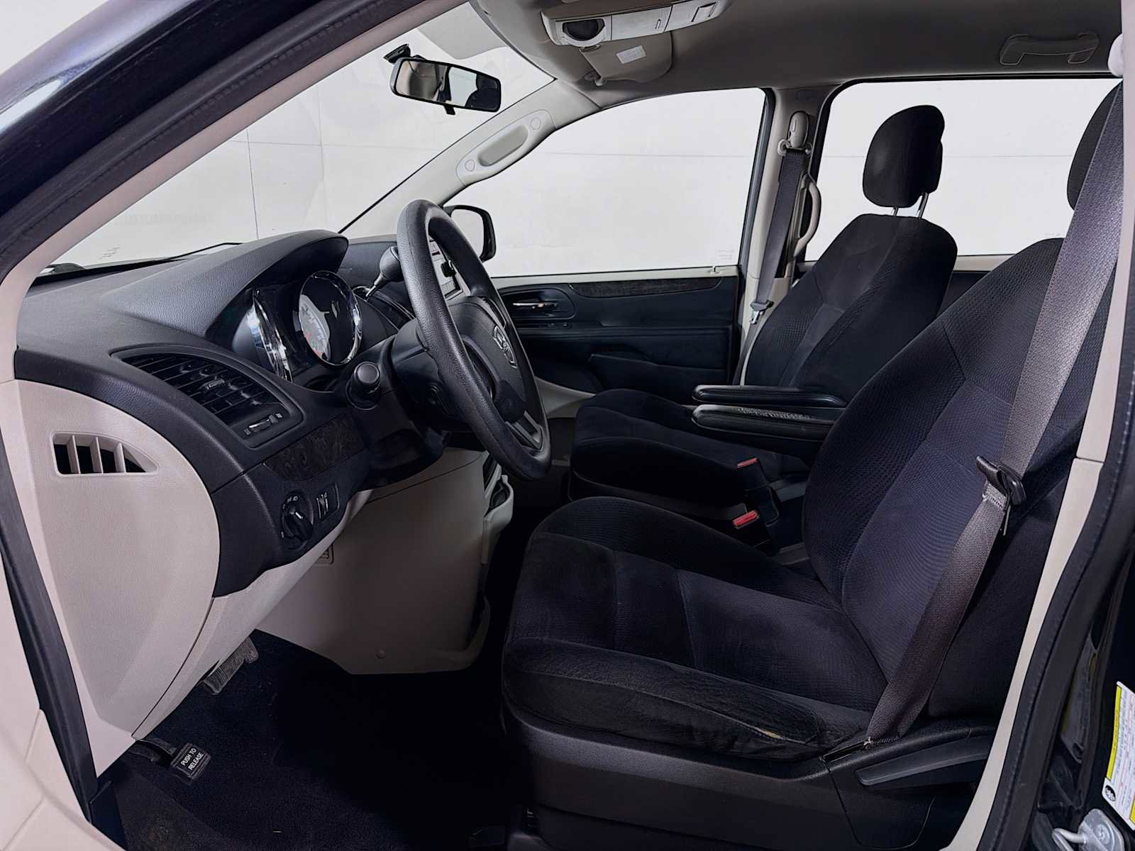 Used 2014 Dodge Grand Caravan American Value Package image 16