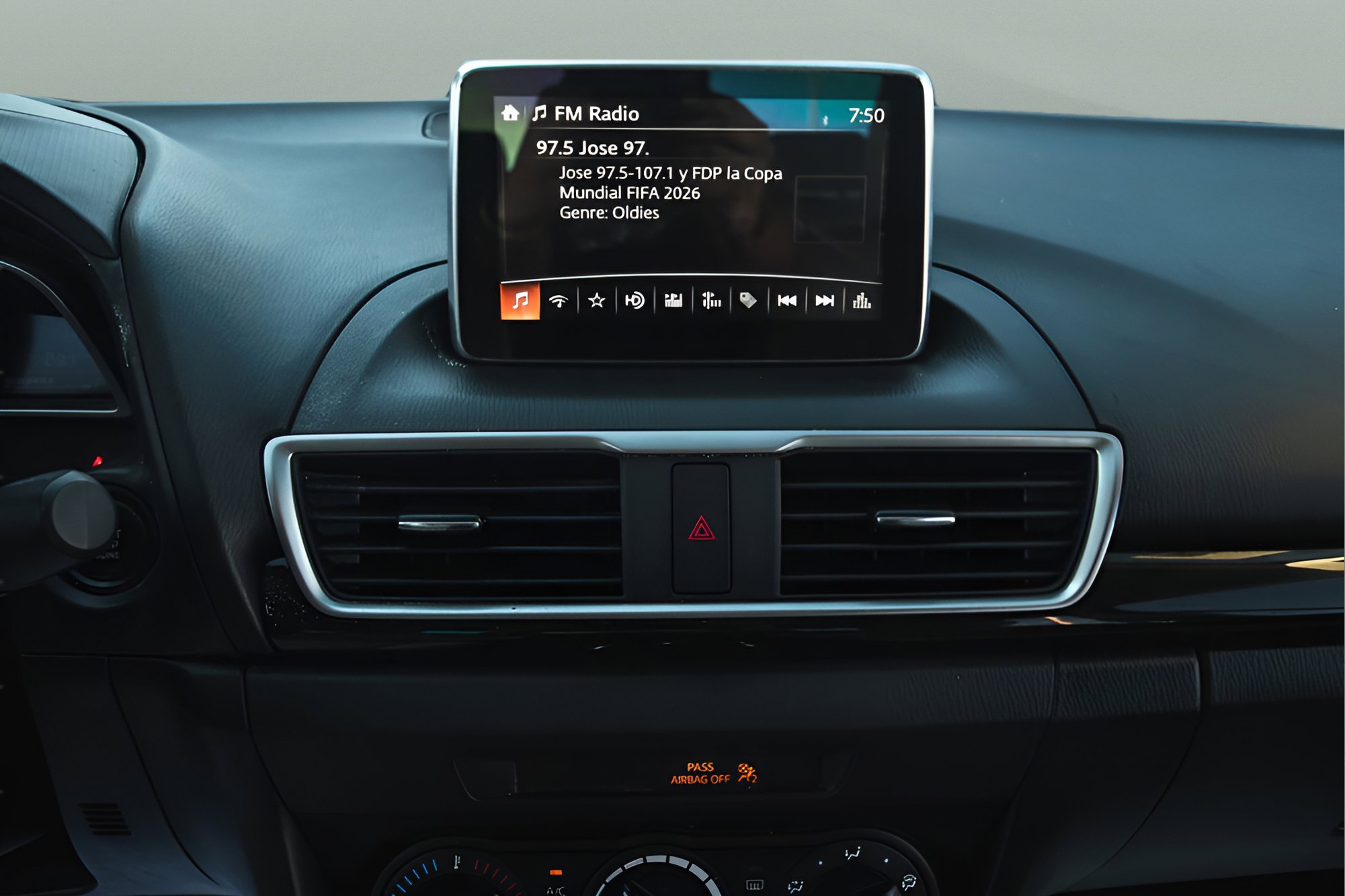 Used 2016 MAZDA MAZDA3 i Sport image 23