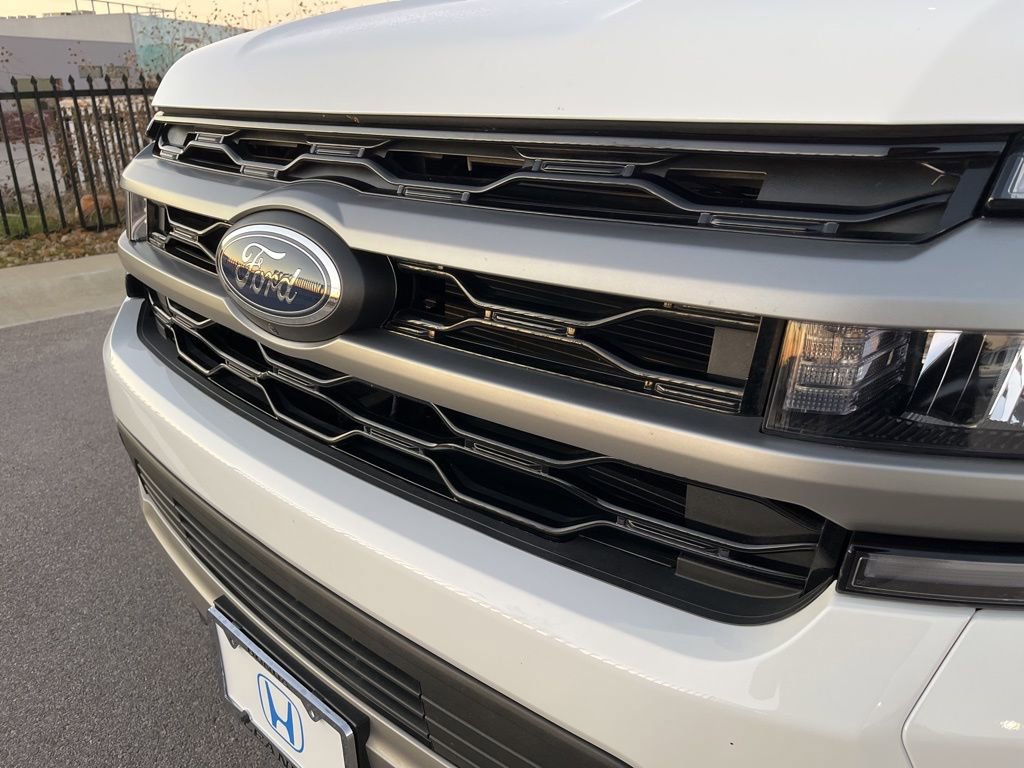 Used 2023 Ford Expedition Max XLT image 16