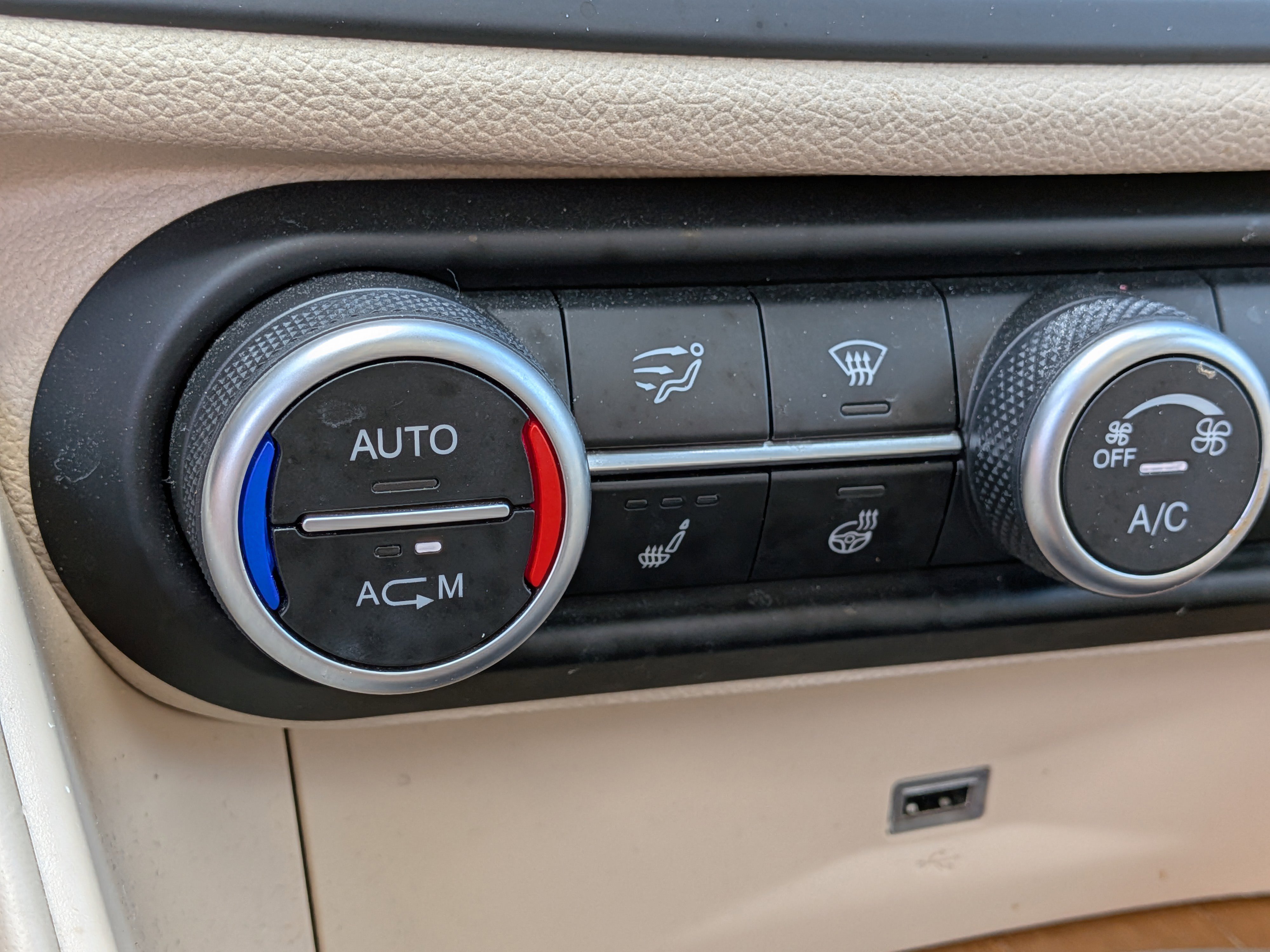 Used 2018 Alfa Romeo Giulia Ti w/ Quick Order Package 22X Lusso image 29