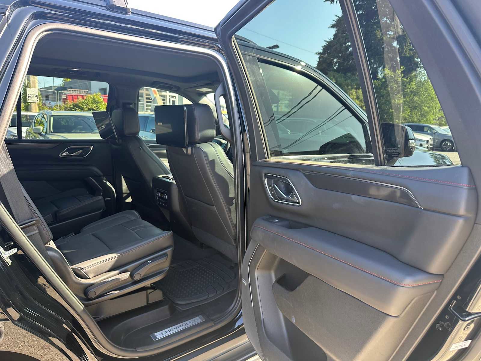 Used 2021 Chevrolet Tahoe RST w/ Luxury Package AWD/4WD image 13