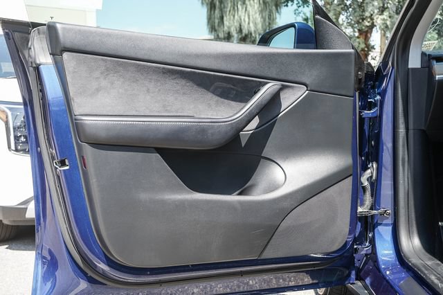 Used 2021 Tesla Model Y Long Range AWD/4WD image 24