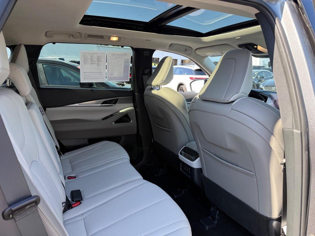 Used 2026 INFINITI QX60 Luxe w/ Cargo Package AWD/4WD image 11