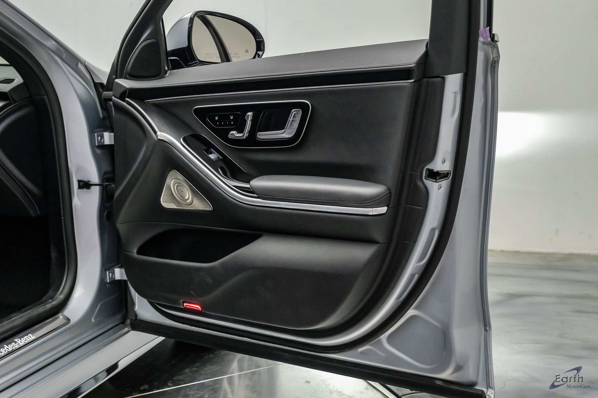 Used 2022 Mercedes-Benz S 580 4MATIC Sedan w/ AMG Line Package image 94