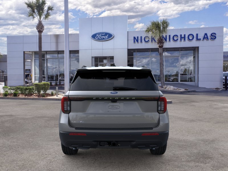 New 2026 Ford Explorer Active RWD image 5